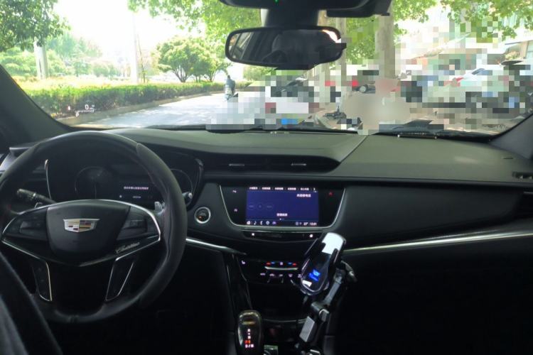 Used Cadillac XT5 2022 2.0T Four-Wheel Drive Luxury Version (Hummingbird Edition) Center Console