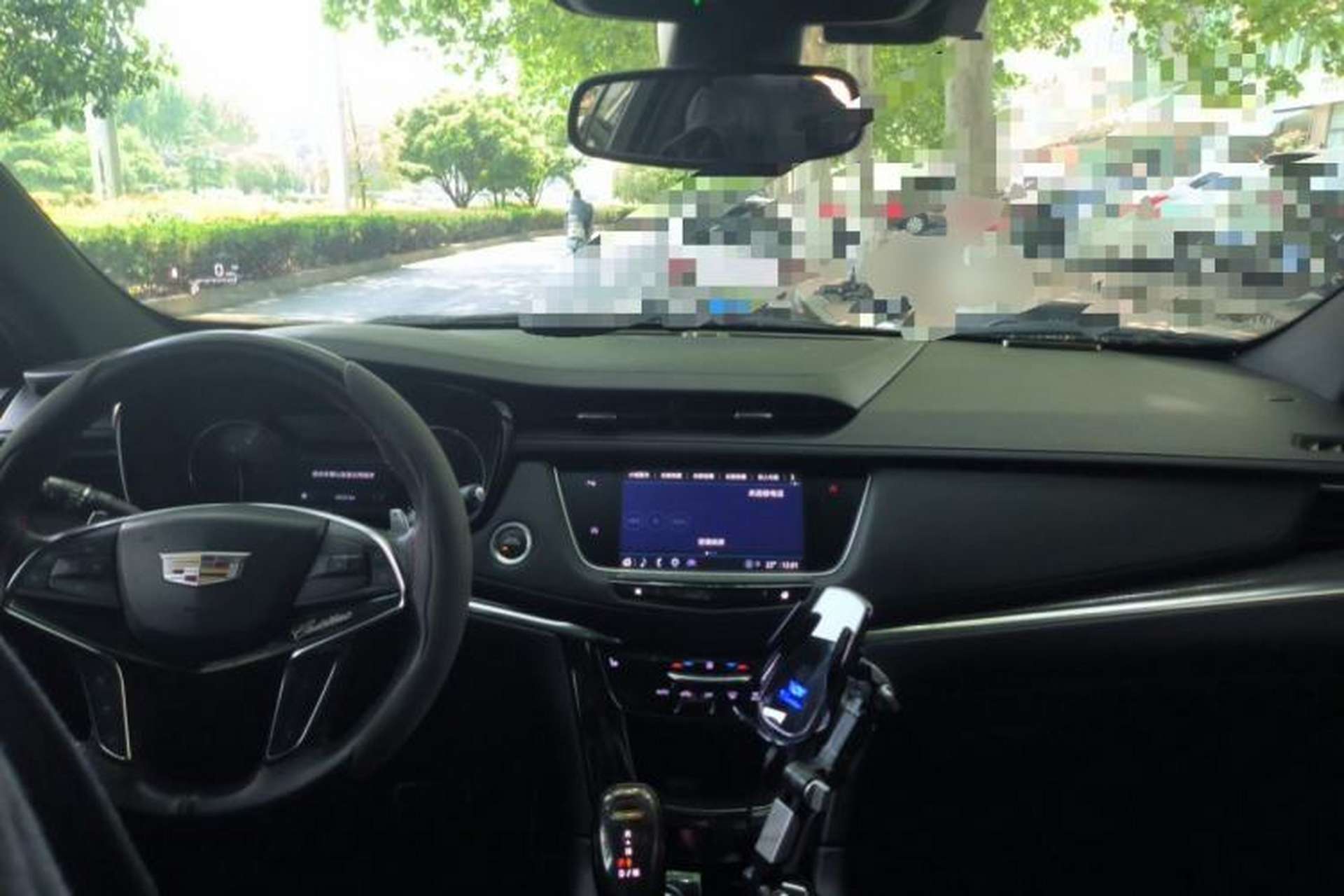 Used Cadillac XT5 2022 2.0T Four-Wheel Drive Luxury Version (Hummingbird Edition) Center Console