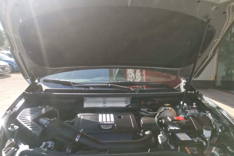 Used Cadillac XT5 2022 2.0T Two-Wheel Drive Luxury Version Engine Bay