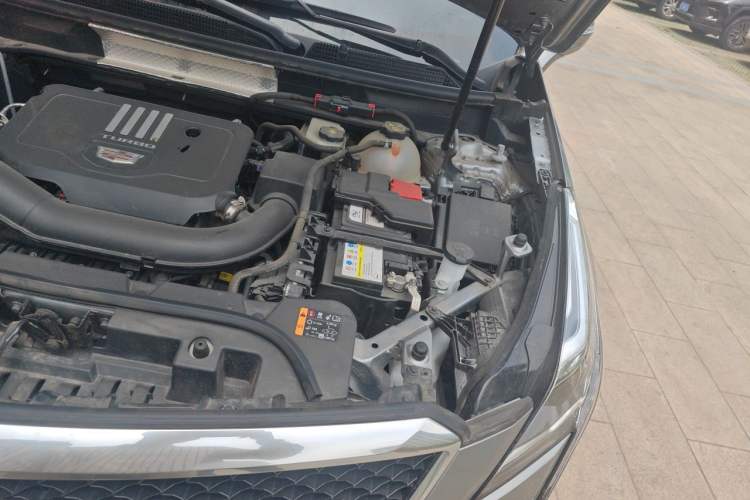 Used Cadillac XT5 2022 2.0T Four-Wheel Drive Luxury Version (Hummingbird Edition) Engine Bay Left