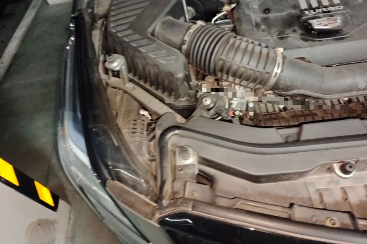 Used Cadillac XT5 2022 2.0T Four-Wheel Drive Luxury Version (Hummingbird Edition) Engine Bay Right