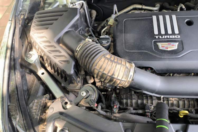 Used Cadillac XT5 2022 2.0T Four-Wheel Drive Luxury Version (Hummingbird Edition) Engine Bay Right