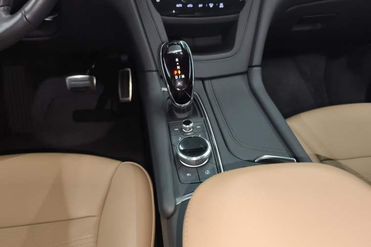 Used Cadillac XT5 2022 2.0T Four-Wheel Drive Platinum Edition Gear Lever