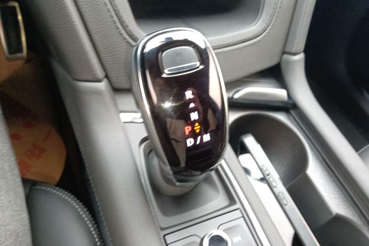 Used Cadillac XT5 2022 2.0T Four-Wheel Drive Luxury Version (Hummingbird Edition) Gear Lever