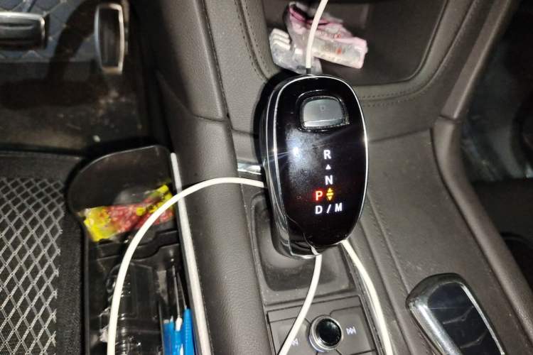 Used Cadillac XT5 2022 2.0T Four-Wheel Drive Luxury Version (Hummingbird Edition) Gear Lever