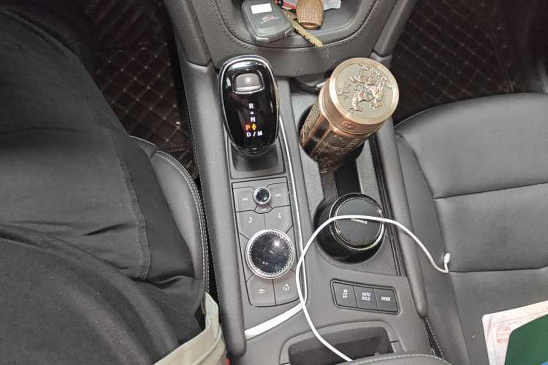 Used Cadillac XT5 2022 2.0T Four-Wheel Drive Luxury Version (Hummingbird Edition) Gear Lever