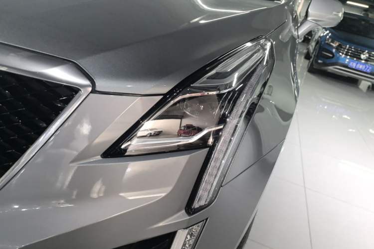 Used Cadillac XT5 2022 2.0T Four-Wheel Drive Luxury Version (Hummingbird Edition) Left Front Headlight