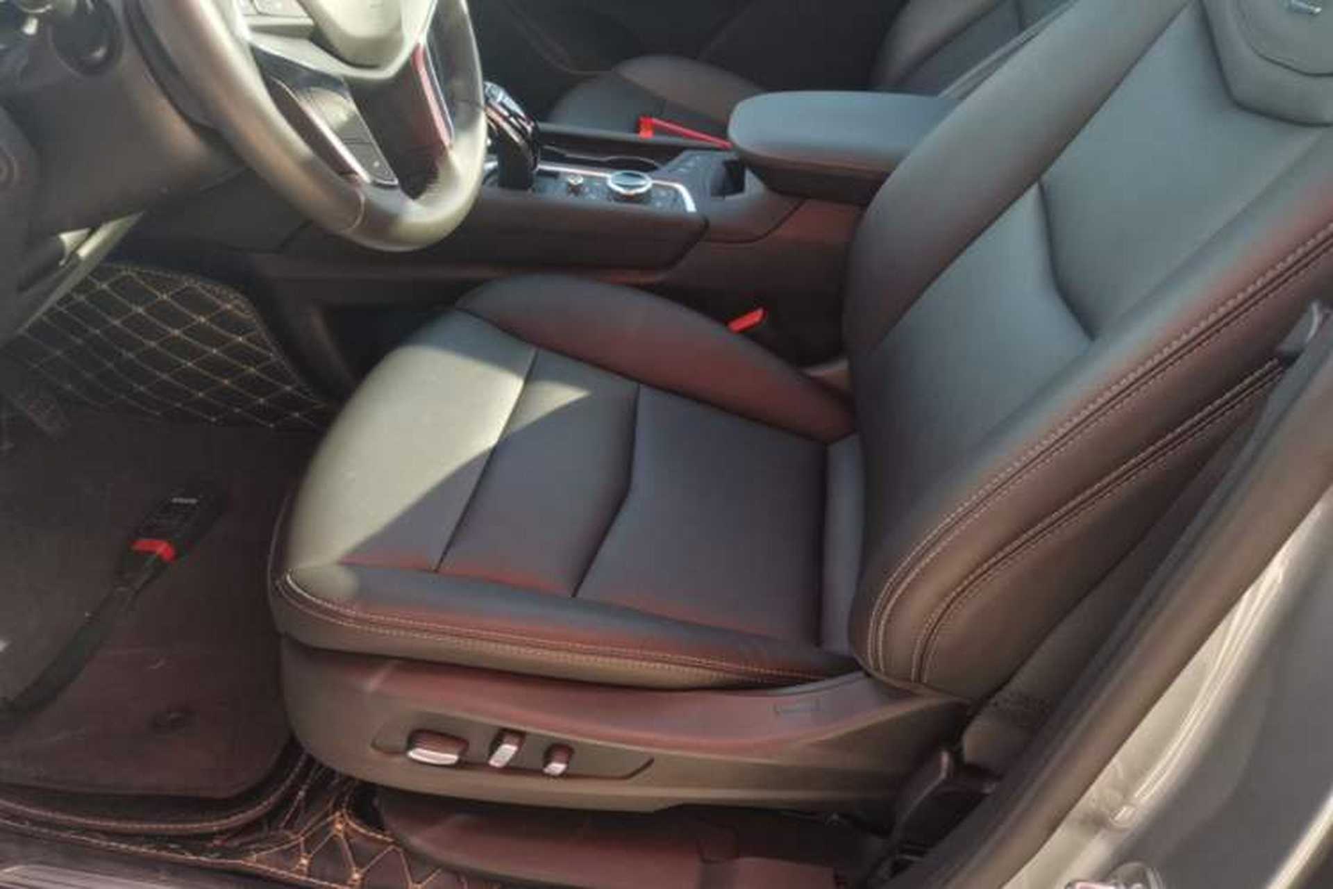Used Cadillac XT5 2022 2.0T Two-Wheel Drive Luxury Version Left Front Seat