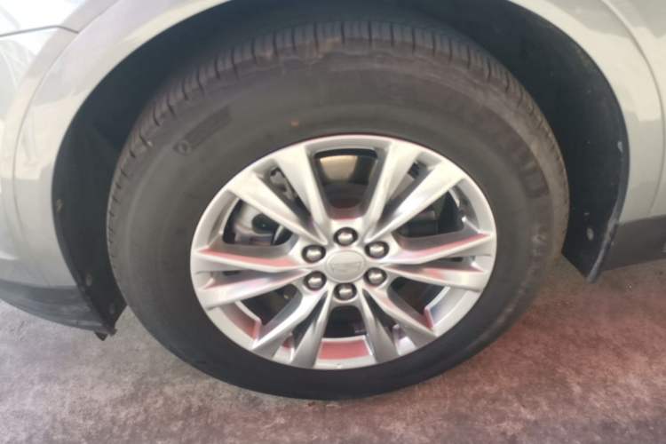 Used Cadillac XT5 2022 2.0T Two-Wheel Drive Luxury Version Left Front Wheel Hub