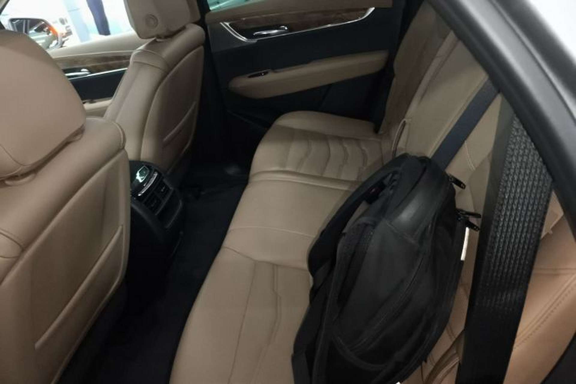 Used Cadillac XT5 2022 2.0T Four-Wheel Drive Platinum Edition Left Rear Seat