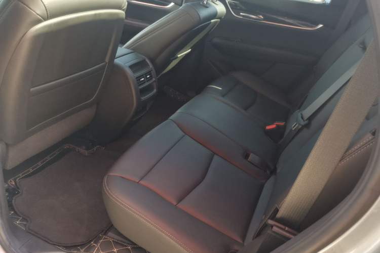 Used Cadillac XT5 2022 2.0T Two-Wheel Drive Luxury Version Left Rear Seat