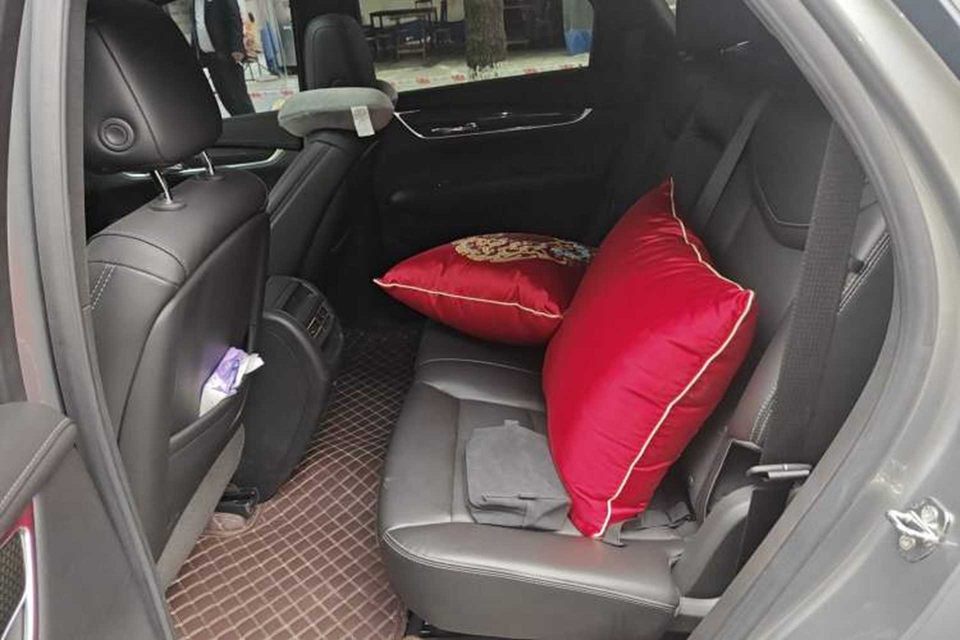Used Cadillac XT5 2022 2.0T Four-Wheel Drive Luxury Version (Hummingbird Edition) Left Rear Seat