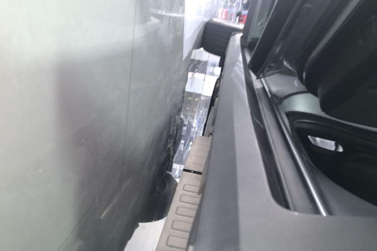 Used Cadillac XT5 2022 2.0T Four-Wheel Drive Luxury Version (Hummingbird Edition) Left Side Sill
