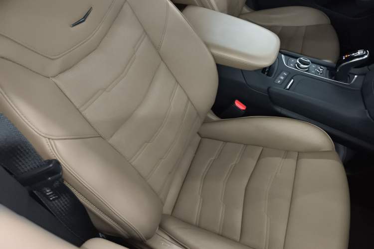 Used Cadillac XT5 2022 2.0T Four-Wheel Drive Platinum Edition Right Front Seat