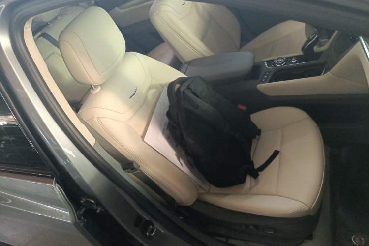 Used Cadillac XT5 2022 2.0T Four-Wheel Drive Luxury Version (Hummingbird Edition) Right Front Seat
