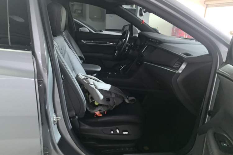 Used Cadillac XT5 2022 2.0T Four-Wheel Drive Luxury Version (Hummingbird Edition) Right Front Seat
