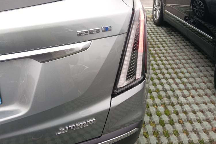 Used Cadillac XT5 2022 2.0T Four-Wheel Drive Luxury Version (Hummingbird Edition) Right Rear Taillight