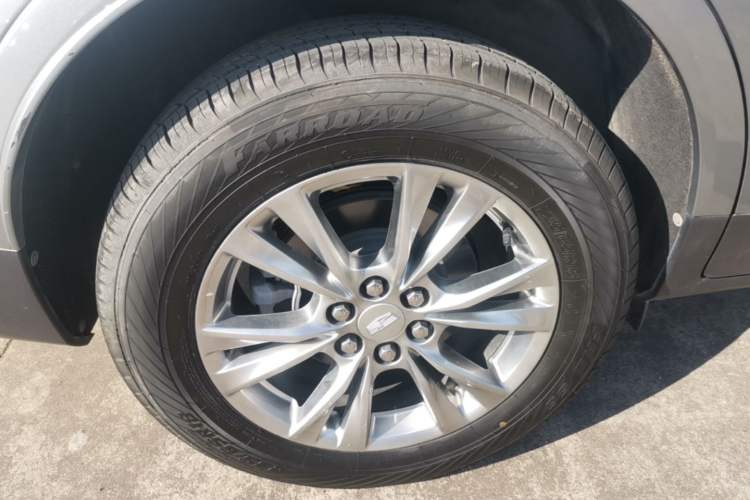 Used Cadillac XT5 2022 2.0T Two-Wheel Drive Luxury Version Right Rear Wheel Hub