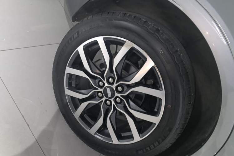 Used Cadillac XT5 2022 2.0T Four-Wheel Drive Luxury Version (Hummingbird Edition) Right Rear Wheel Hub