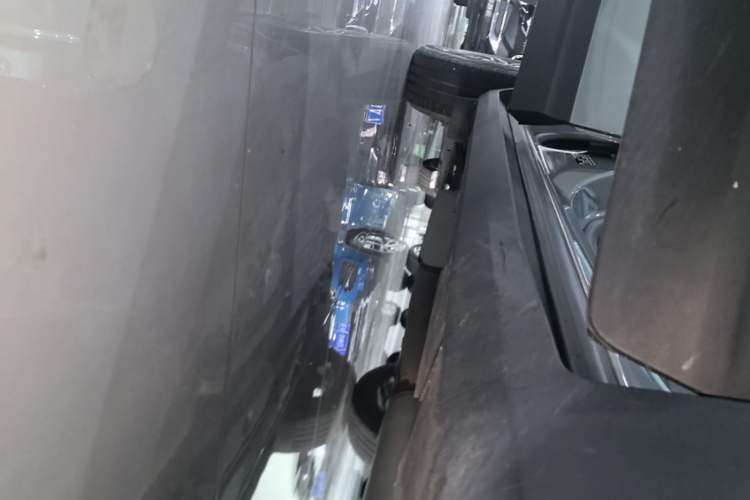 Used Cadillac XT5 2022 2.0T Four-Wheel Drive Luxury Version (Hummingbird Edition) Right Side Sill