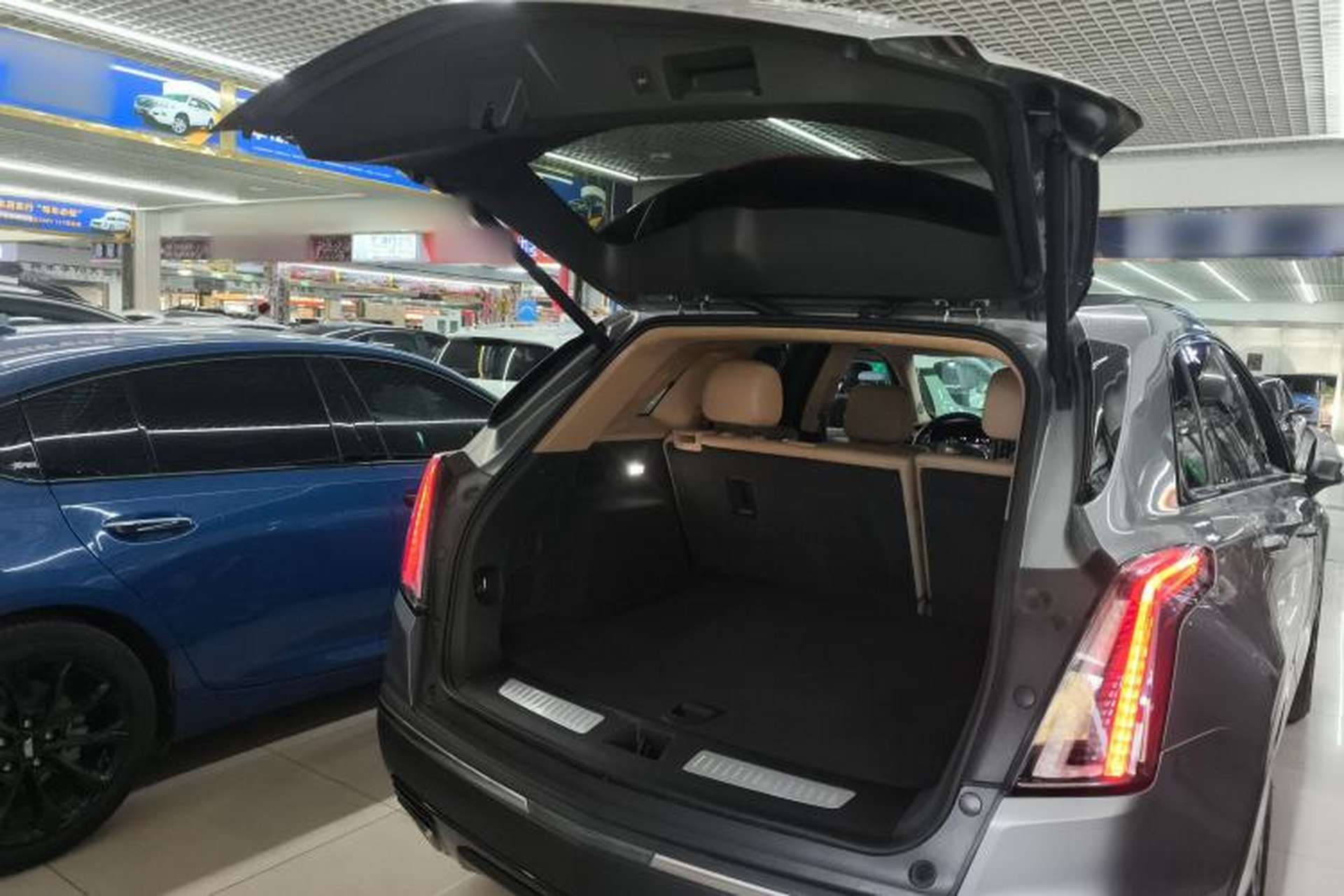 Used Cadillac XT5 2022 2.0T Four-Wheel Drive Platinum Edition Trunk