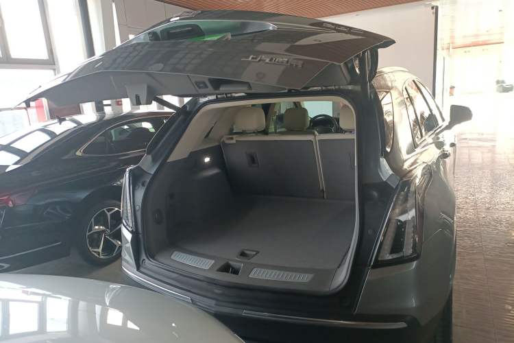 Used Cadillac XT5 2022 2.0T Four-Wheel Drive Luxury Version (Hummingbird Edition) Trunk