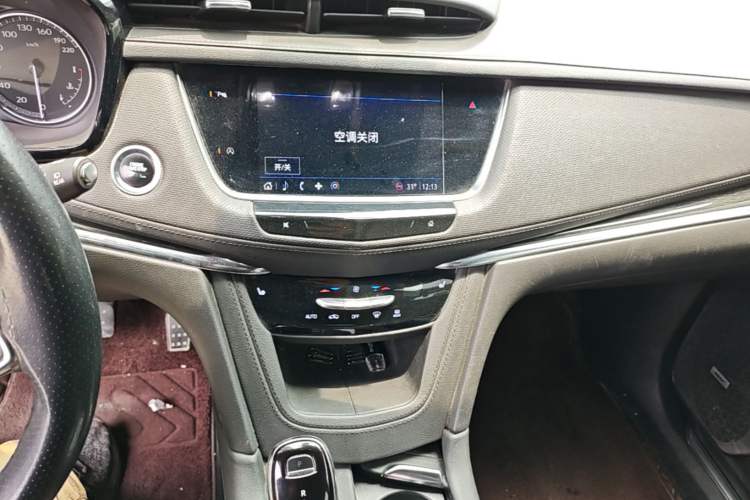 Used Cadillac XT5 2022 2.0T Two-Wheel Drive Luxury Version Audio And AC Panel