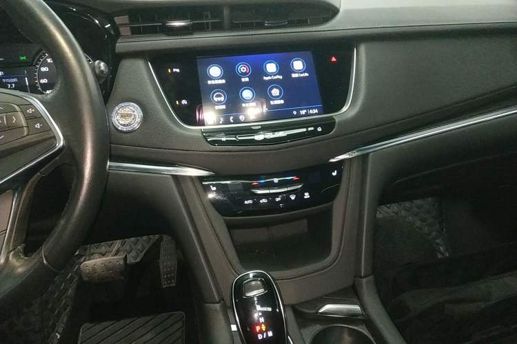 Used Cadillac XT5 2022 2.0T Two-Wheel Drive Luxury Version Audio And AC Panel