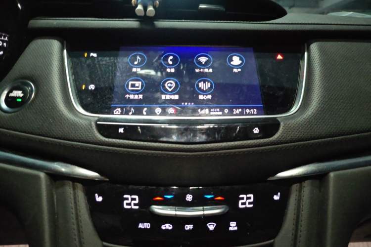Used Cadillac XT5 2022 2.0T Two-Wheel Drive Luxury Version Audio And AC Panel