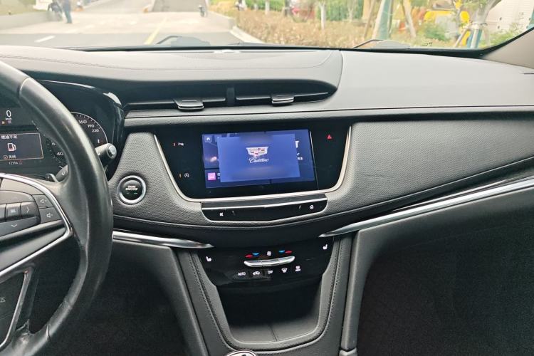 Used Cadillac XT5 2022 2.0T Two-Wheel Drive Luxury Version Audio And AC Panel