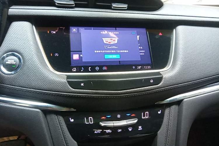 Used Cadillac XT5 2022 2.0T Two-Wheel Drive Luxury Version Audio And AC Panel