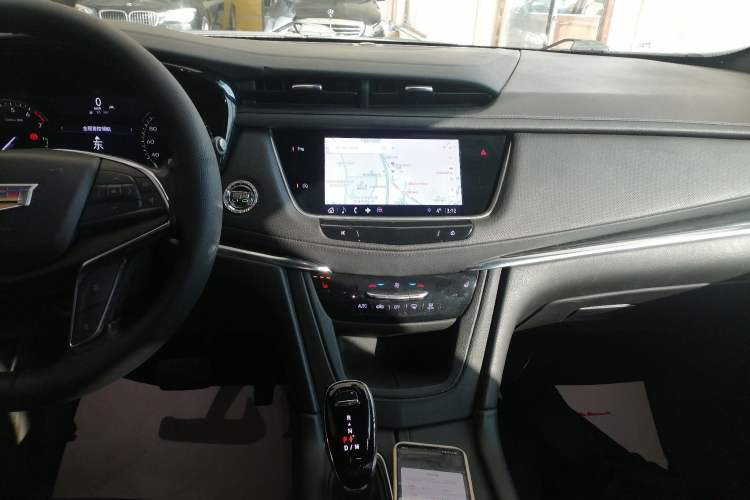 Used Cadillac XT5 2022 2.0T Two-Wheel Drive Luxury Version Audio And AC Panel