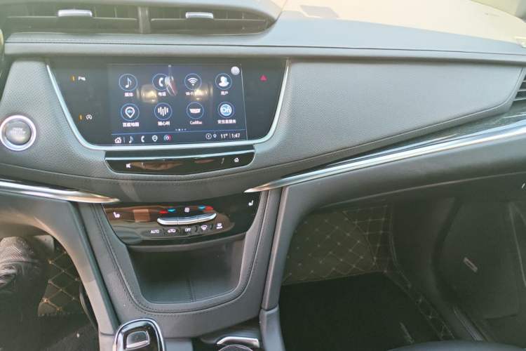 Used Cadillac XT5 2022 2.0T Two-Wheel Drive Luxury Version Audio And AC Panel
