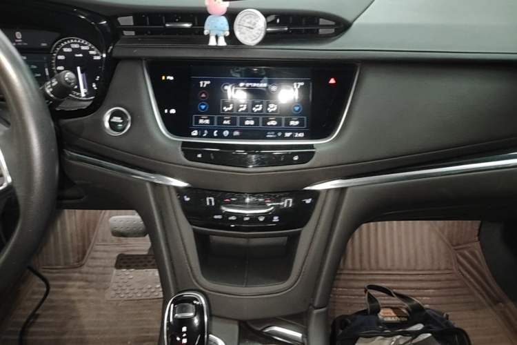 Used Cadillac XT5 2022 2.0T Two-Wheel Drive Luxury Version Audio And AC Panel