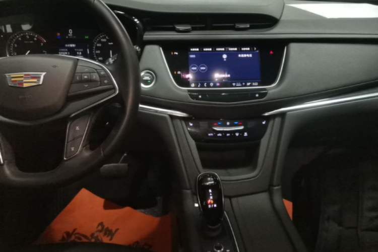 Used Cadillac XT5 2022 2.0T Two-Wheel Drive Luxury Version Audio And AC Panel