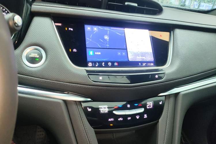 Used Cadillac XT5 2022 2.0T Two-Wheel Drive Luxury Version Audio And AC Panel