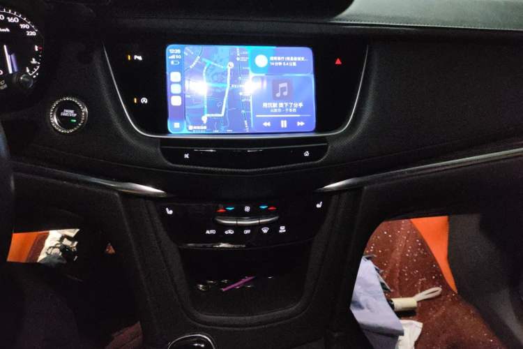 Used Cadillac XT5 2022 2.0T Two-Wheel Drive Luxury Version Audio And AC Panel