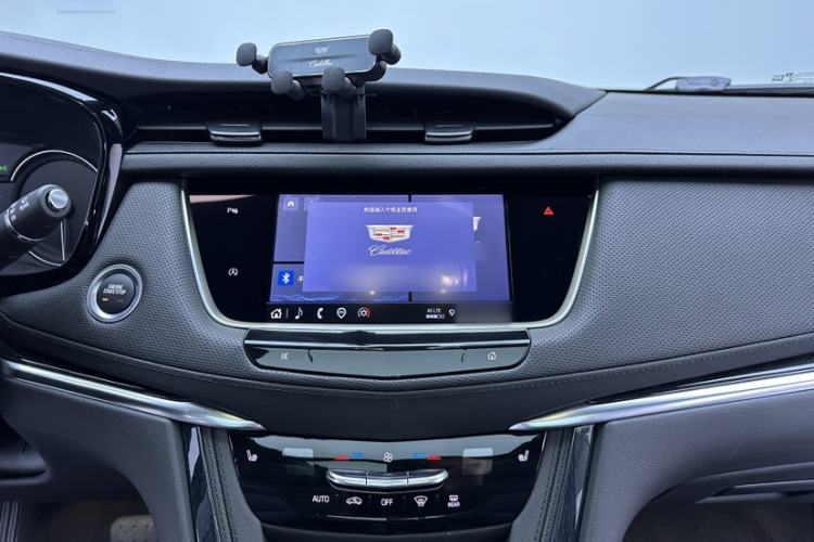 Used Cadillac XT5 2022 2.0T Two-Wheel Drive Luxury Version Audio And AC Panel