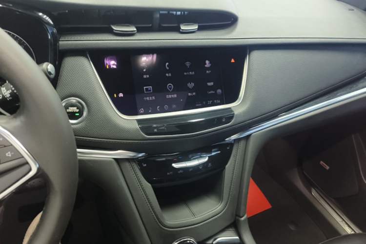Used Cadillac XT5 2022 2.0T Two-Wheel Drive Luxury Version Audio And AC Panel