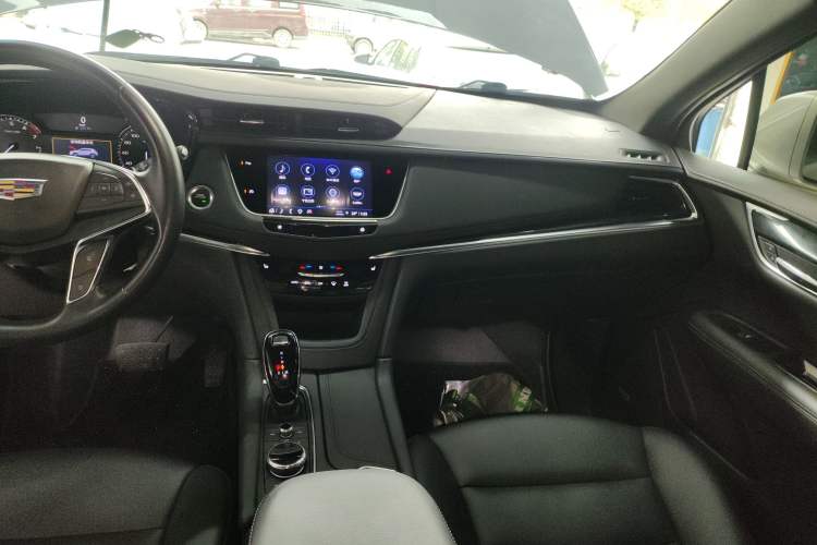 Used Cadillac XT5 2022 2.0T Two-Wheel Drive Luxury Version Audio And AC Panel
