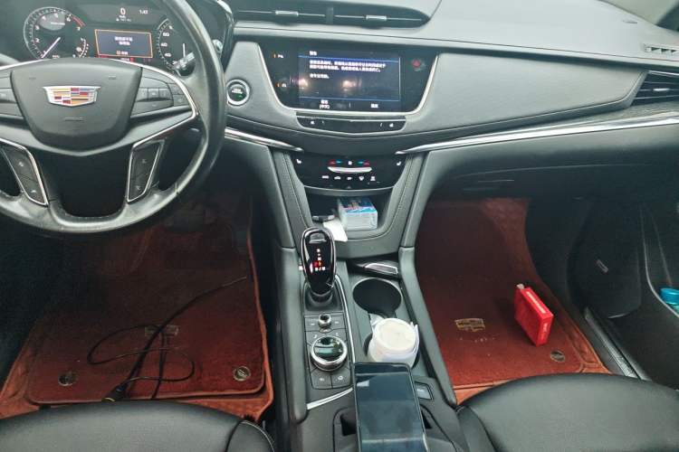 Used Cadillac XT5 2022 2.0T Two-Wheel Drive Luxury Version Audio And AC Panel