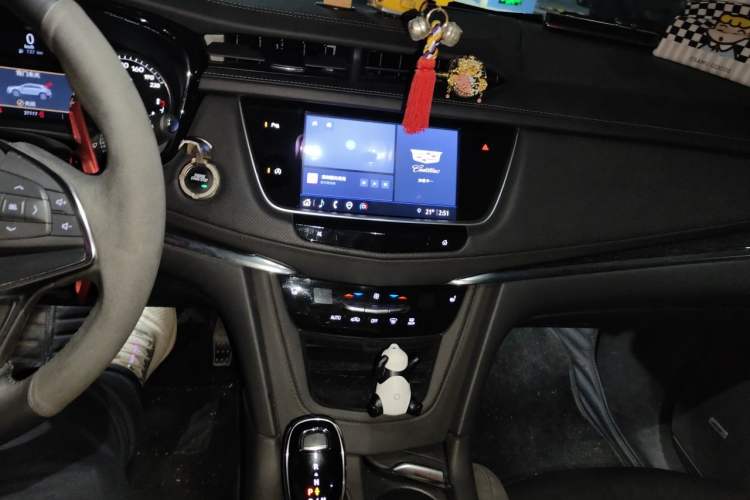 Used Cadillac XT5 2022 2.0T Two-Wheel Drive Luxury Version Audio And AC Panel