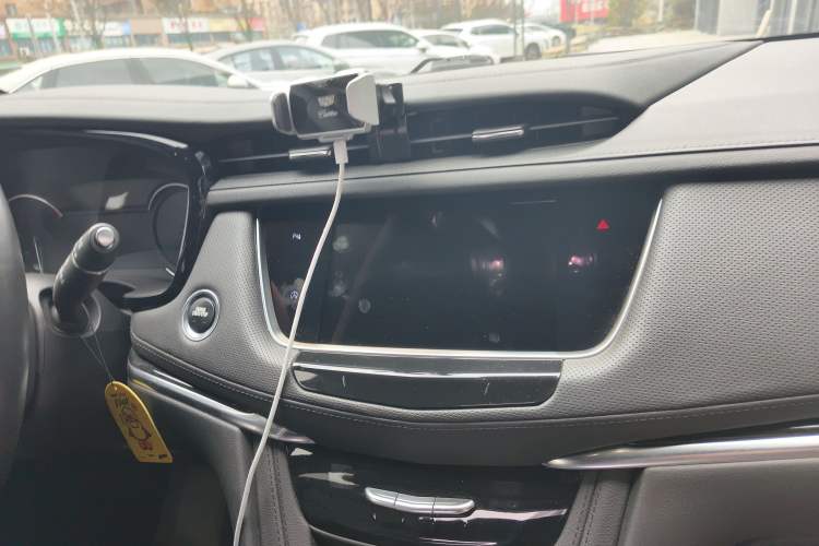 Used Cadillac XT5 2022 2.0T Two-Wheel Drive Luxury Version Audio And AC Panel