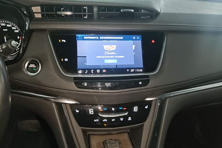 Used Cadillac XT5 2022 2.0T Two-Wheel Drive Luxury Version Audio And AC Panel