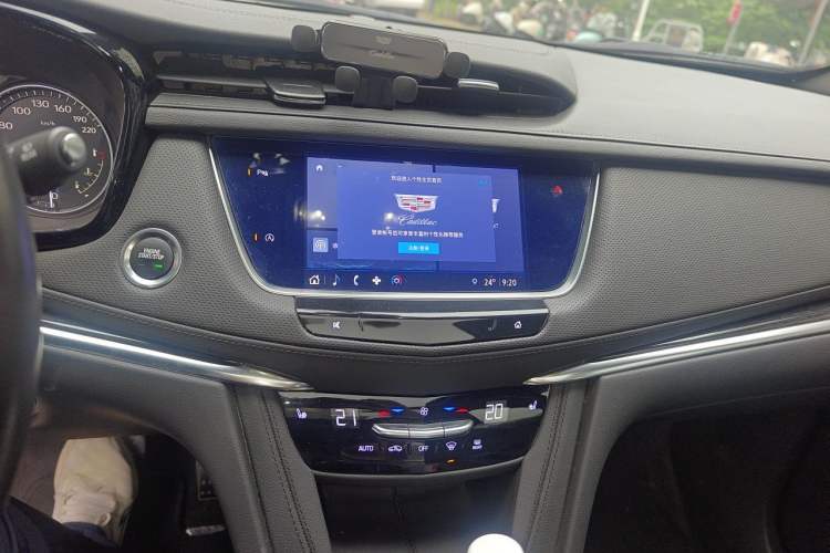 Used Cadillac XT5 2022 2.0T Two-Wheel Drive Luxury Version Audio And AC Panel