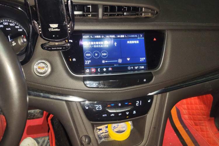 Used Cadillac XT5 2022 2.0T Two-Wheel Drive Luxury Version Audio And AC Panel