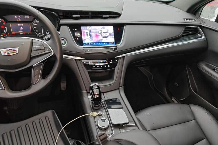Used Cadillac XT5 2022 2.0T Two-Wheel Drive Luxury Version Audio And AC Panel