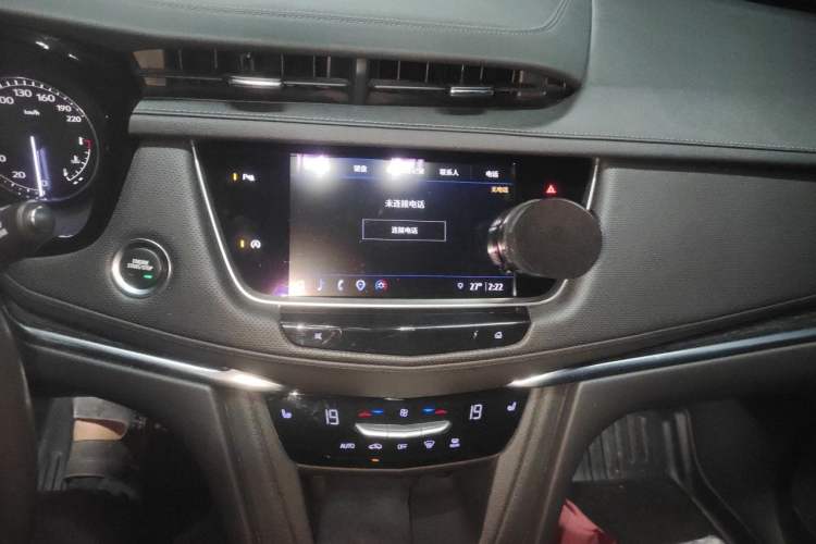 Used Cadillac XT5 2022 2.0T Two-Wheel Drive Luxury Version Audio And AC Panel