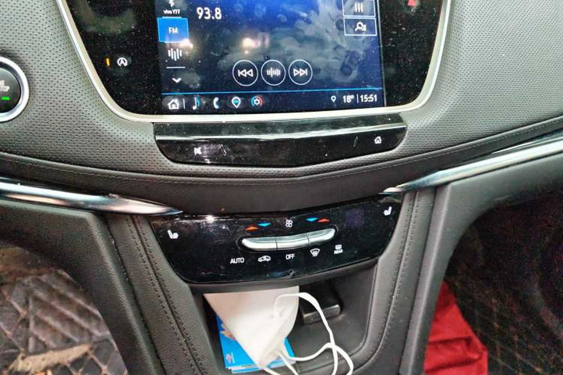 Used Cadillac XT5 2022 2.0T Two-Wheel Drive Luxury Version Audio And AC Panel