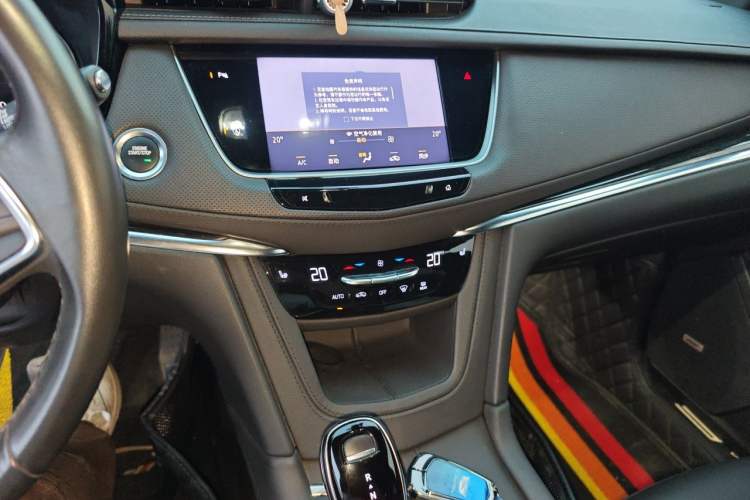 Used Cadillac XT5 2022 2.0T Four-Wheel Drive Luxury Version Audio And AC Panel